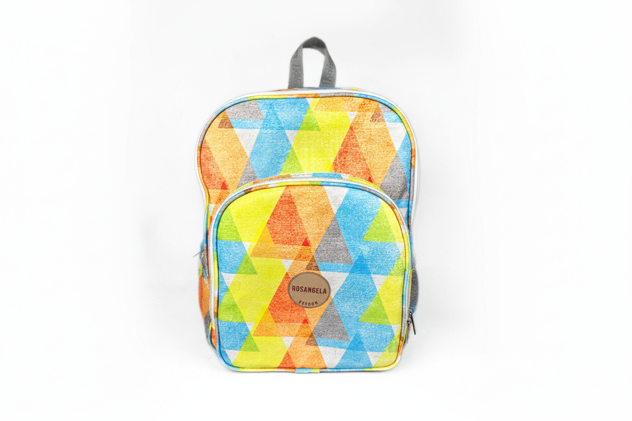 Mochila Maxi Bavoom Prisma Verão - frente com logo ROSANGELA em madeira