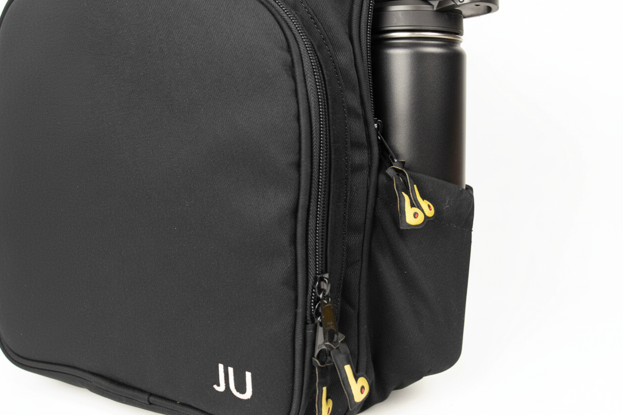 Mochila Maxi Bavoom Personalize Preta - detalhe lateral com garrafa